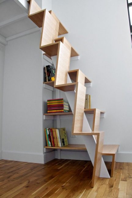 Merdiven-kitaplık - pratik ve işlevsel