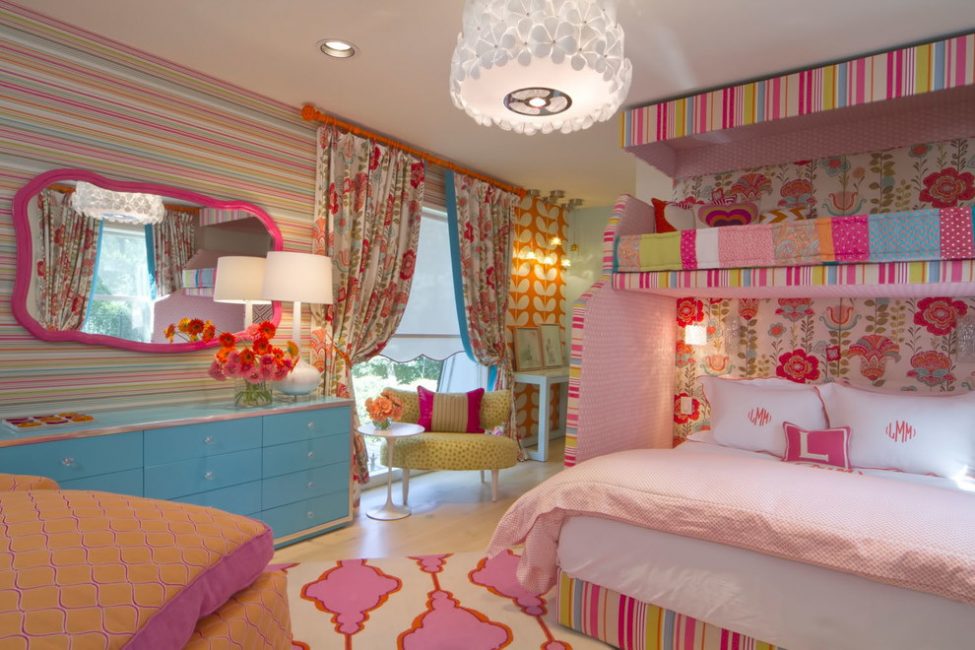 حلم أي فتاة الوردي هو غرفة جميلة