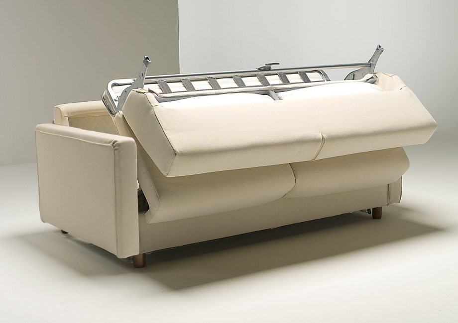 Sofás-cama têm vários tipos de mecanismos de desmontagem