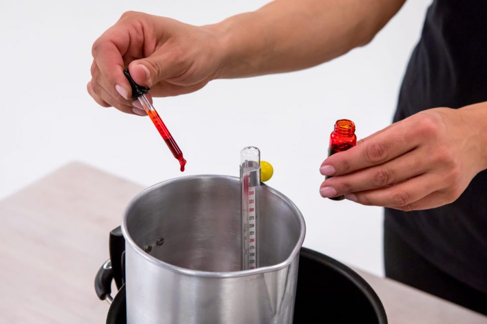 Luați temperatura pe care trebuie să o știți când să adăugați ulei