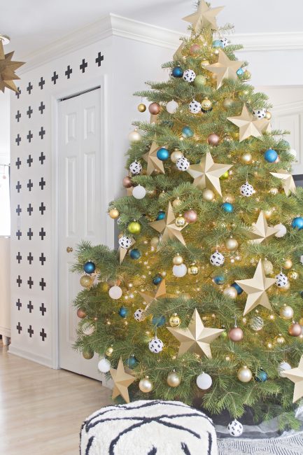 Use a variety of decorations in different sizes and textures.