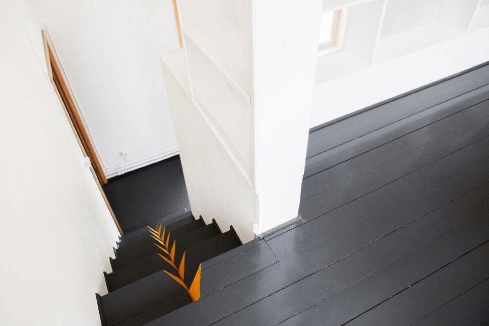 Escadaria estilo minimalista