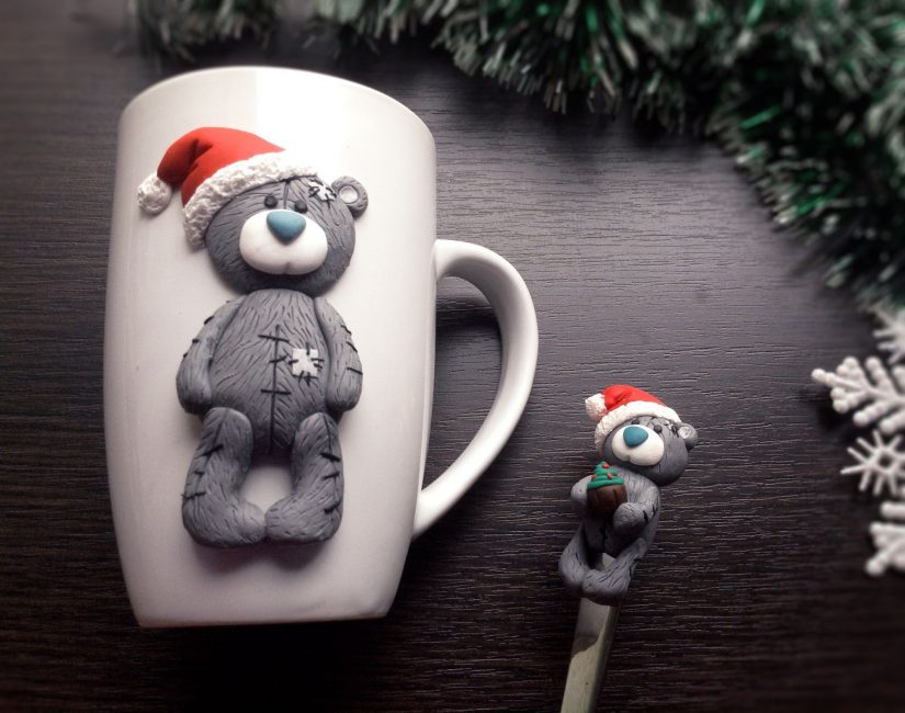 Decorate the cup and spoon with your own hands