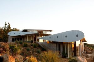 Какви са покривите на къщите? Материал, боядисване, изолация - работа с фазирана технология
