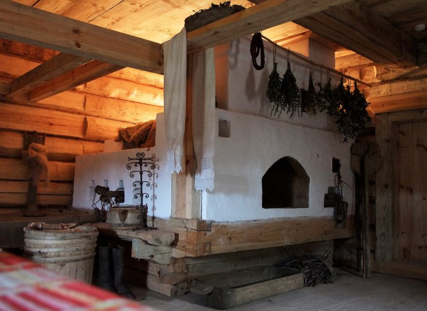 ¡La simbiosis del presente y del pasado! Estufas rusas originales en los interiores de las casas.
