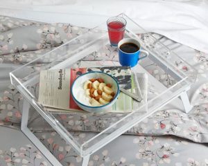 Kahvaltı Masası Yatakta kendin yap: Konfor için pratik modeller