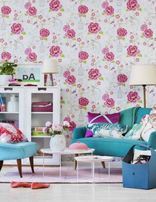Floral pattern allows you to create a harmonious atmosphere at home