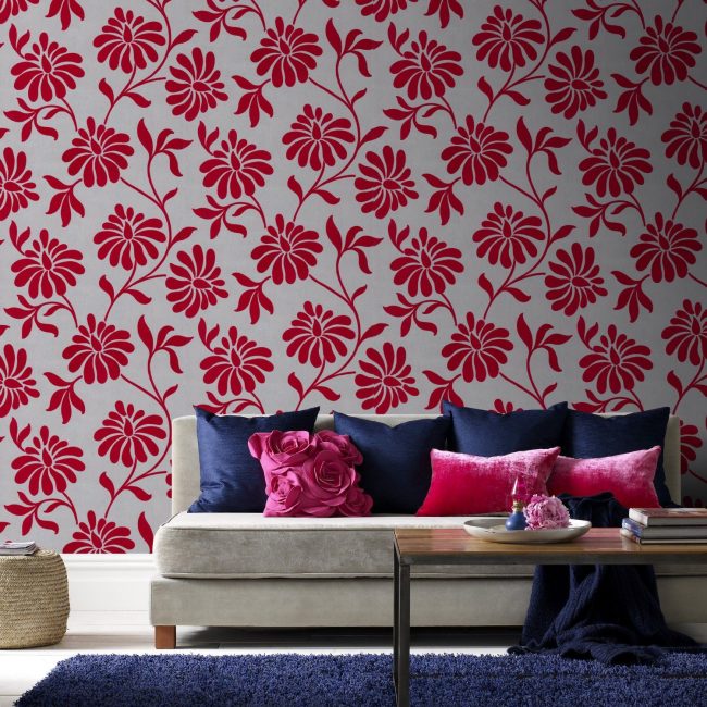 Such wallpaper is a skillful tool for the transformation of the apartment
