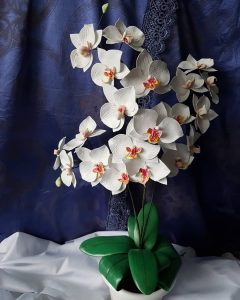 زهور اصطناعية للداخلية المنزلية: الجمال لسنوات عديدة (باقات ، التراكيب ، ekibany)