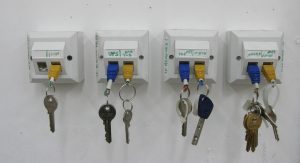 Porta-chaves de parede no corredor: 140+ (Foto) As opções originais com as próprias mãos