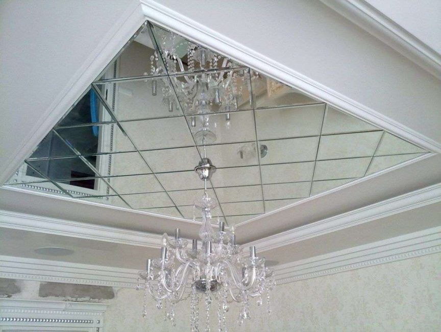 Use the facet to decorate the ceiling