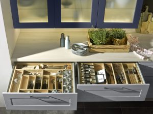 Secador de cozinha para pratos no armário (115 + fotos) - built-in, canto, aço inoxidável. Qual você escolhe?