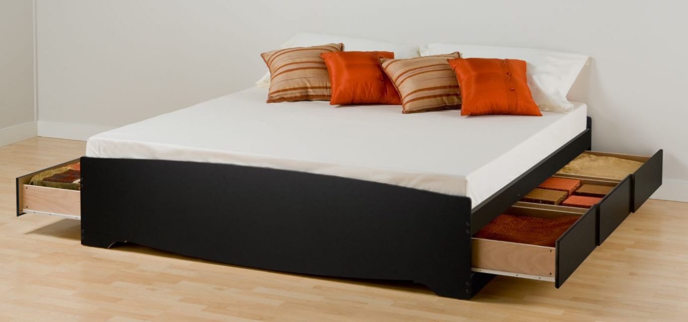 Podium de lit dans l'appartement: 205+ (Photo) Idées et recommandations pour l'intérieur (avec tiroirs, avec un lit gigogne, dans une niche)
