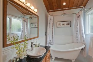 Rak siling di bilik mandi: 4 Langkah untuk hasil yang sempurna. Pemasangan DIY