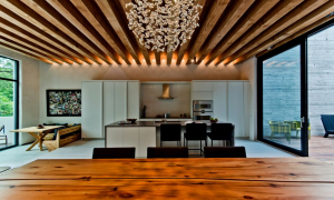 Plafond en bois avec poutres décoratives: 165+ (Photo) design and decoration