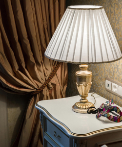 Masa lambası için lamba: Her iç mekanda önemli bir aksesuardır (160+ Banyo, mutfak, oturma odası için fotoğraflar)