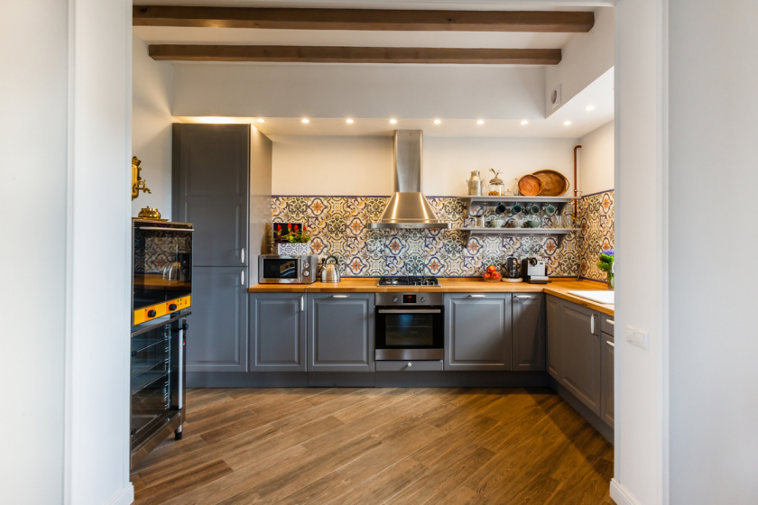 Carrelage Patchwork à l'intérieur de la cuisine: motifs méditerranéens saturés dans votre maison (pour un tablier, au sol). 110+ (Photos) étape par étape pour les débutants