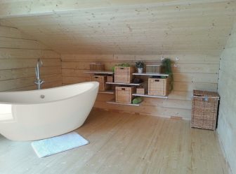 Badezimmer aus Acryl oder Gusseisen: Vor- und Nachteile (160+ Fotos). Welches ist besser zu wählen?
