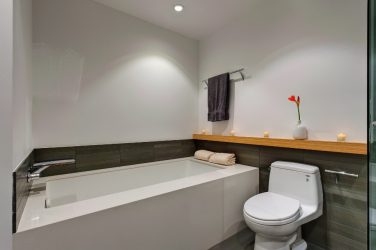 Banheiro de acrílico ou ferro fundido: Prós e contras (160+ fotos). Qual é o melhor para escolher?