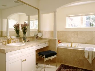 कृत्रिम पत्थर के साथ बाथरूम की सजावट: वॉशबेसिन, काउंटरटॉप, अलमारियां। सामग्री के उपयोग की विशेषताएं