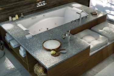 Baddekoration mit Kunststein: Waschbecken, Arbeitsplatte, Regale. Merkmale der Verwendung von Material