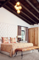 Soffitto in legno con travi decorative: 165+ (foto) design e decorazione