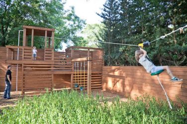 Làm thế nào để làm một ngôi nhà đáng tin cậy và đẹp cho trẻ em bằng gỗ bằng tay của chính mình? 185+ (Ảnh) Dự án để cung cấp