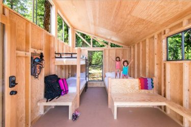 Как да направим една надеждна и красива къща за деца от дърво със собствените си ръце? 185+ (Снимки) Проекти за предаване