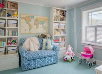 Disegna una stanza per bambini con un sofà morbido: come e dove dovrei metterlo?