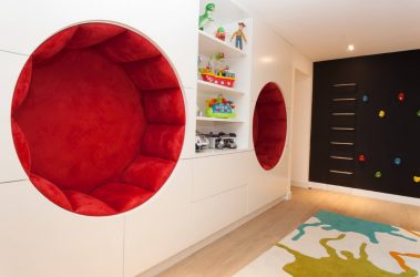 Ontwerp een kinderkamer met een zachte sofa: hoe en waar moet ik het plaatsen?