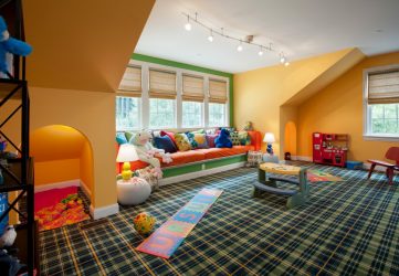 ออกแบบห้องเด็กด้วยโซฟานุ่ม ๆ : ฉันควรจะวางมันไว้ที่ไหนและอย่างไร?