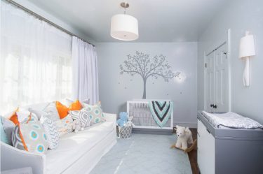 एक नरम सोफे के साथ बच्चों के कमरे को डिज़ाइन करें: मुझे इसे कैसे और कहां लगाना चाहिए?