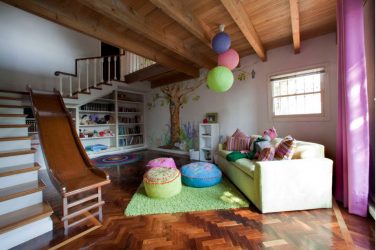ออกแบบห้องเด็กด้วยโซฟานุ่ม ๆ : ฉันควรจะวางมันไว้ที่ไหนและอย่างไร?