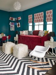 Concevez une chambre d'enfants avec un canapé moelleux: comment et où dois-je le placer?