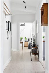 Design moderno Corredor no apartamento e em uma casa particular com as próprias mãos. Mais de 175 ideias fotográficas com janela, escada e outras opções de design