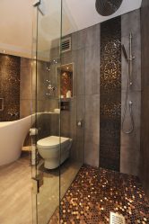Badgestaltung in einem Holzhaus (200+ Fotos): DIY Dekoration (Decke, Boden, Wände)