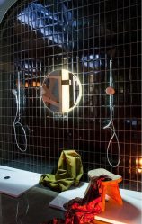การออกแบบห้องน้ำในบ้านไม้ (200 ภาพ): การตกแต่ง DIY (เพดานพื้นผนัง)