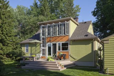 Belle maison de plain-pied avec grenier (plus de 100 projets photo). Pourquoi est-ce élégant et peu coûteux en même temps?