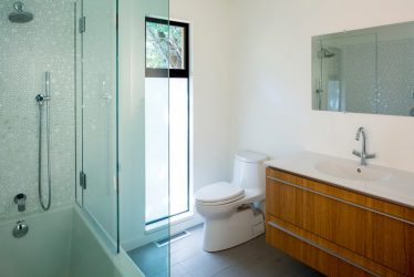 Quali porte al bagno e al bagno sono migliori? 170 opzioni a scelta (vetro, plastica, scorrevole)