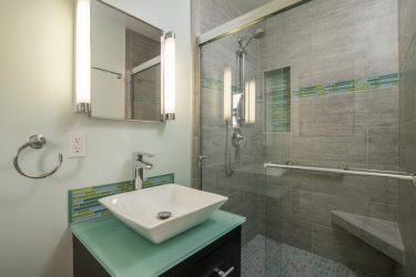 ¿Qué puertas al baño y al aseo es mejor? 170 opciones para su elección (vidrio, plástico, correderas)