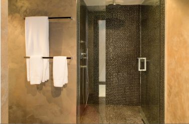 Quelles portes aux toilettes et à la salle de bains est la meilleure? 170 options pour votre choix (verre, plastique, coulissant)