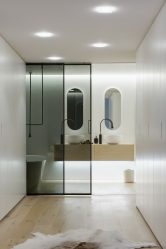 Quelles portes aux toilettes et à la salle de bains est la meilleure? 170 options pour votre choix (verre, plastique, coulissant)