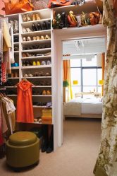 Làm thế nào để làm cho một phòng tủ quần áo từ phòng đựng thức ăn bằng tay của chính bạn? Hơn 135 dự án ảnh để tổ chức không gian