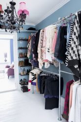 Làm thế nào để làm cho một phòng tủ quần áo từ phòng đựng thức ăn bằng tay của chính bạn? Hơn 135 dự án ảnh để tổ chức không gian