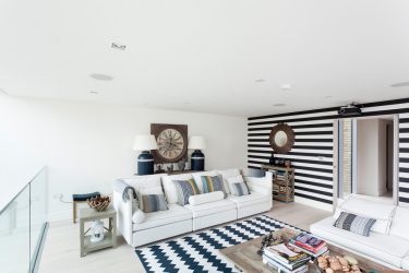 O design da sala de estar na cor da neve branca - criando obras-primas de elite 135+ Fotos de soluções de estilo real no interior