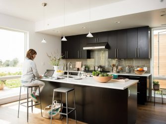 Как да окачите правилните снимки във вътрешността на кухнята - 205+ (Фото) Стилни и красиви идеи