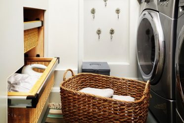 बाथरूम में कपड़े धोने की टोकरी: 145+ (फोटो) निर्मित, विकर, कॉर्नर