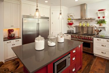 Магията на цвета, която засяга нашето възприятие за интериора: Дизайн на червена кухня в ярки цветове (115+ снимки)