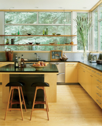 داخل المطبخ مع مكانة ملائمة: نقوم بتزيين مساحة المطبخ بشكل صحيح (في الجدار ، أسفل النافذة ، في الزاوية)