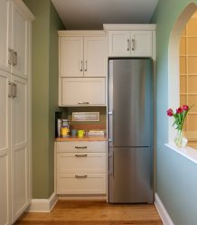 Où mettre le frigo si la cuisine est petite? Apprendre à économiser de l'espace: plus de 120 emplacements photo dans la conception